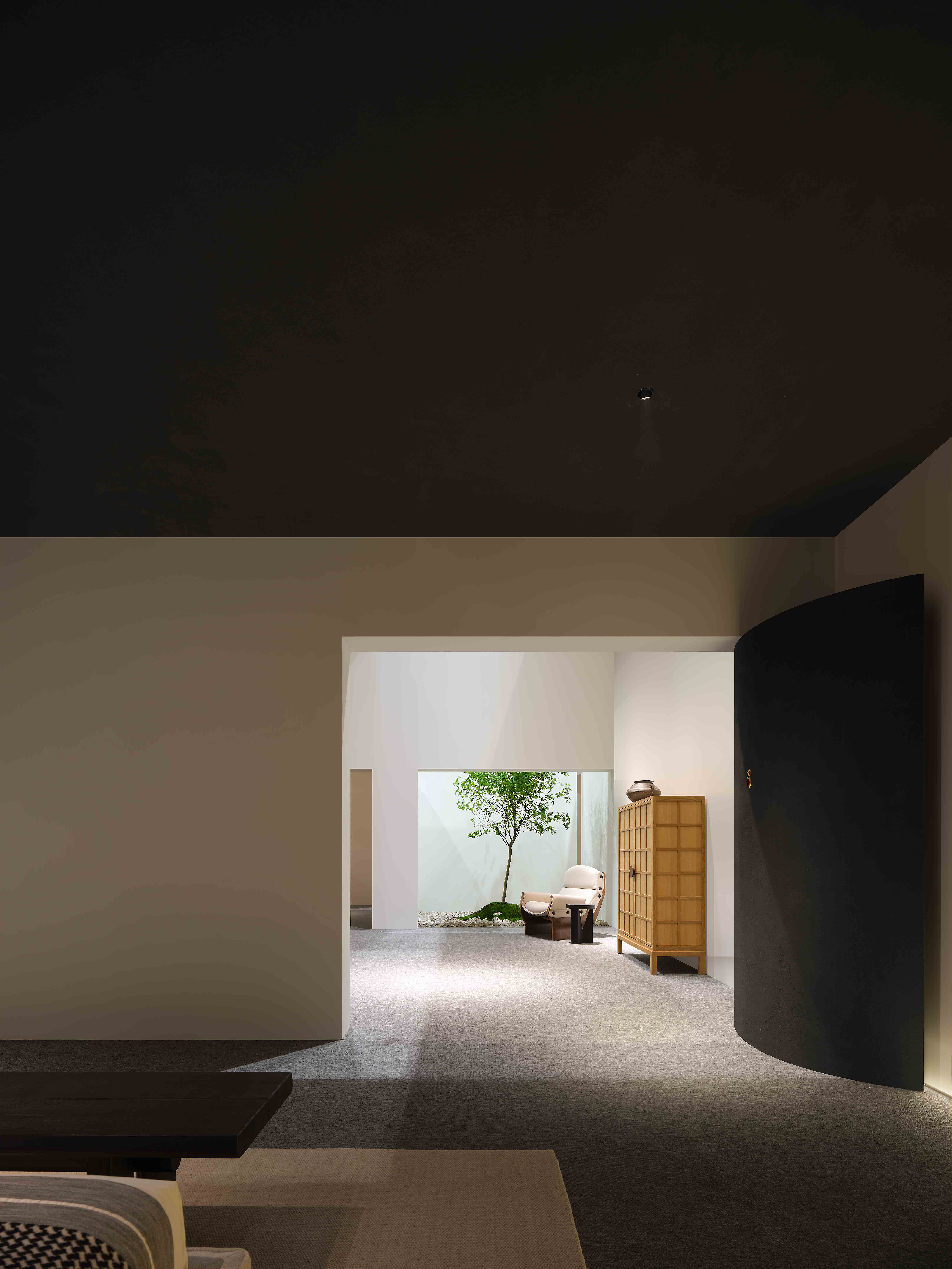 Business / 屋斗 | 2025